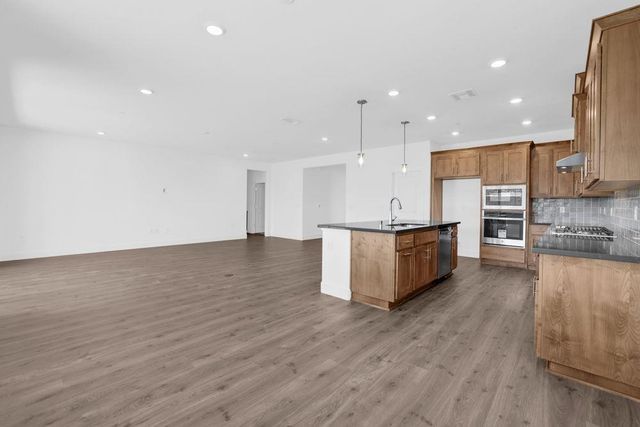 10324 Evangaline Way, Elk Grove, CA 95757