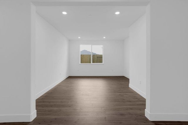 10324 Evangaline Way, Elk Grove, CA 95757