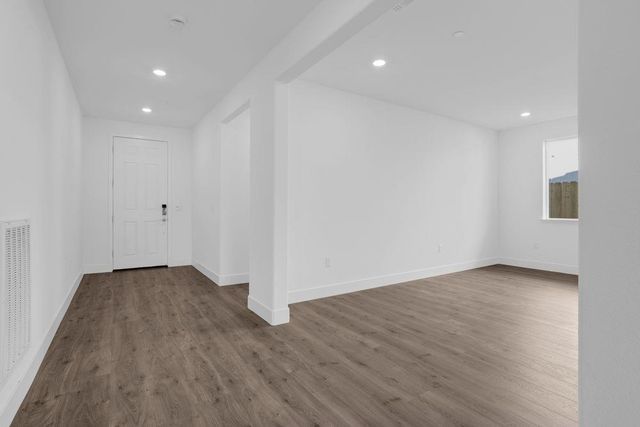 10324 Evangaline Way, Elk Grove, CA 95757