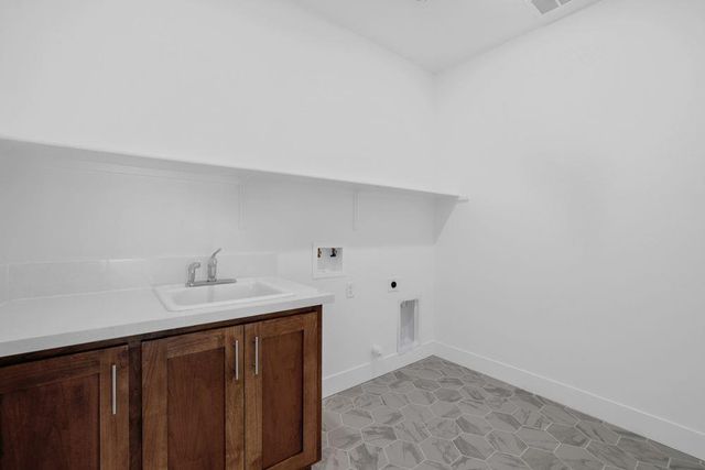 10324 Evangaline Way, Elk Grove, CA 95757