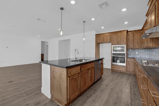 10324 Evangaline Way, Elk Grove, CA 95757