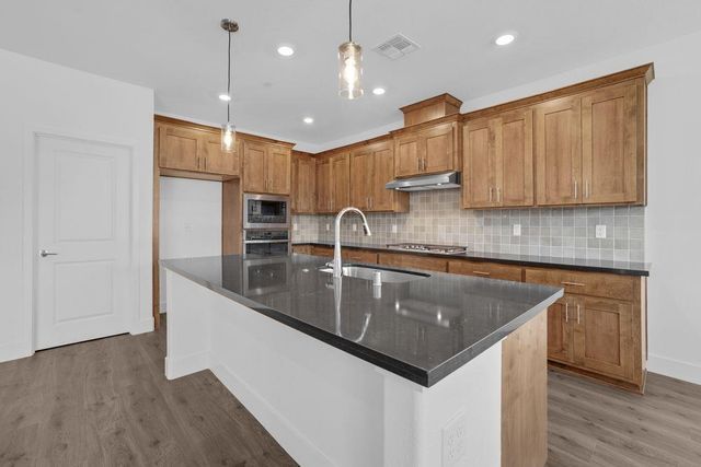 10324 Evangaline Way, Elk Grove, CA 95757