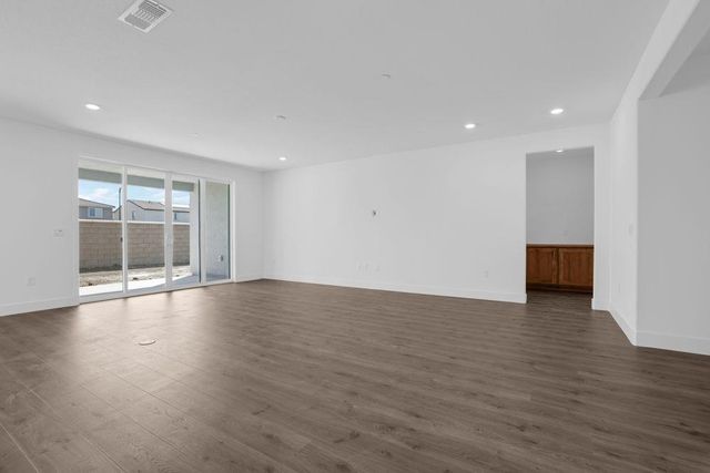 10324 Evangaline Way, Elk Grove, CA 95757