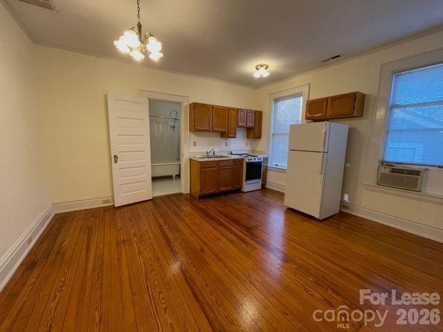 501 E Kingston Avenue E, Charlotte, NC 28203