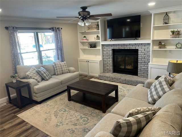 660 Woodstream Drive, St Charles, MO 63304