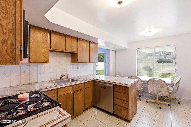 9 Snowdrift Lane, Howell, NJ 07731