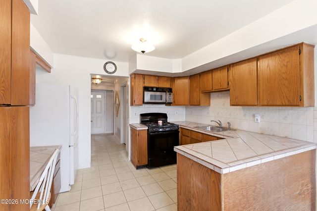 9 Snowdrift Lane, Howell, NJ 07731