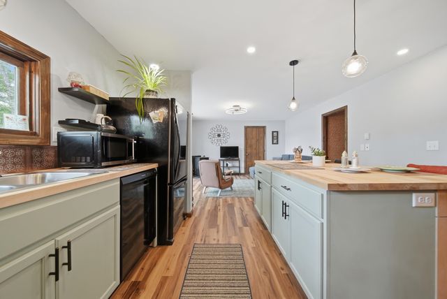 4 Clark Island Road, Amherst, NH 03031
