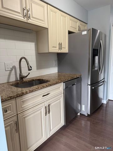 19 Twin Oaks 19, New Milford, CT 06776