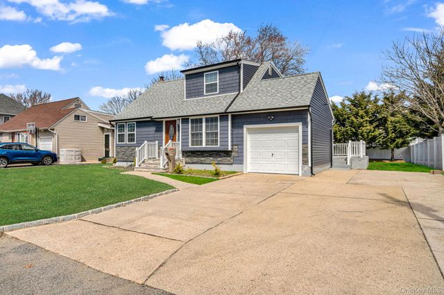 232 30th Street, Lindenhurst, NY 11757