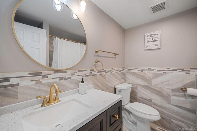 232 30th Street, Lindenhurst, NY 11757