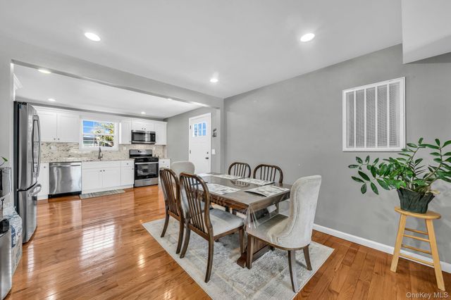 232 30th Street, Lindenhurst, NY 11757