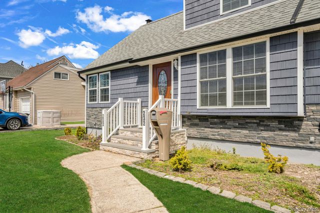 232 30th Street, Lindenhurst, NY 11757