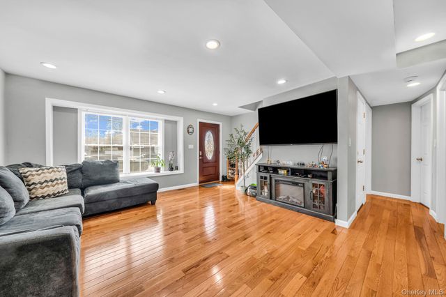 232 30th Street, Lindenhurst, NY 11757