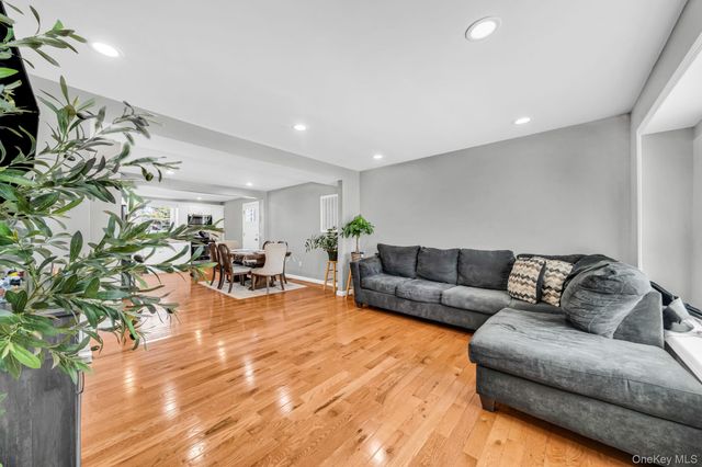 232 30th Street, Lindenhurst, NY 11757