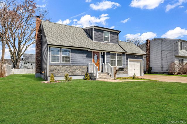 232 30th Street, Lindenhurst, NY 11757