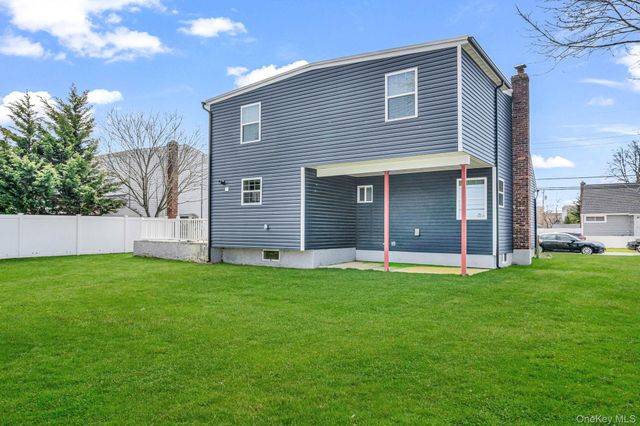 232 30th Street, Lindenhurst, NY 11757