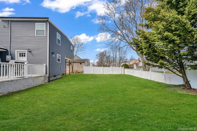 232 30th Street, Lindenhurst, NY 11757