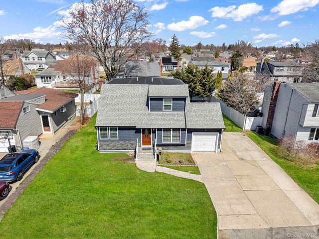 232 30th Street, Lindenhurst, NY 11757