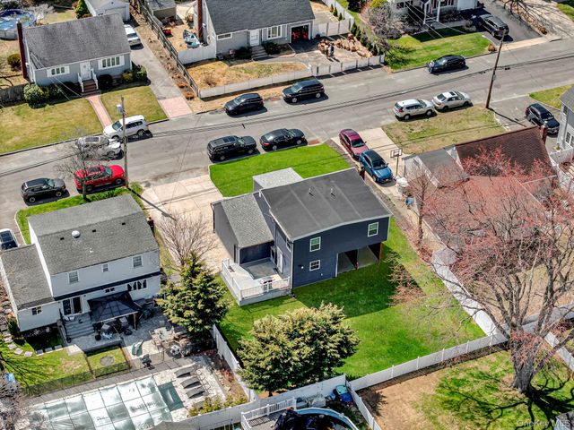 232 30th Street, Lindenhurst, NY 11757