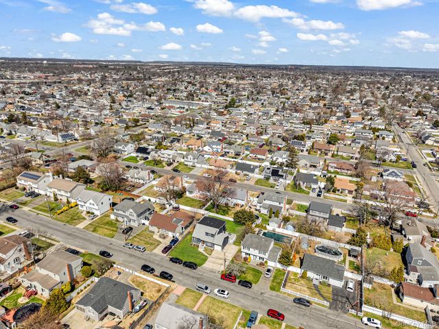 232 30th Street, Lindenhurst, NY 11757