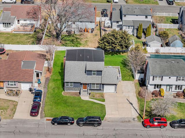 232 30th Street, Lindenhurst, NY 11757