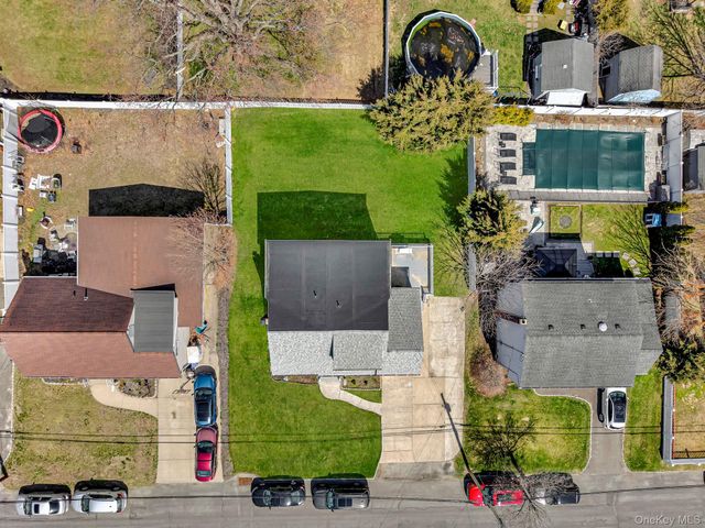 232 30th Street, Lindenhurst, NY 11757