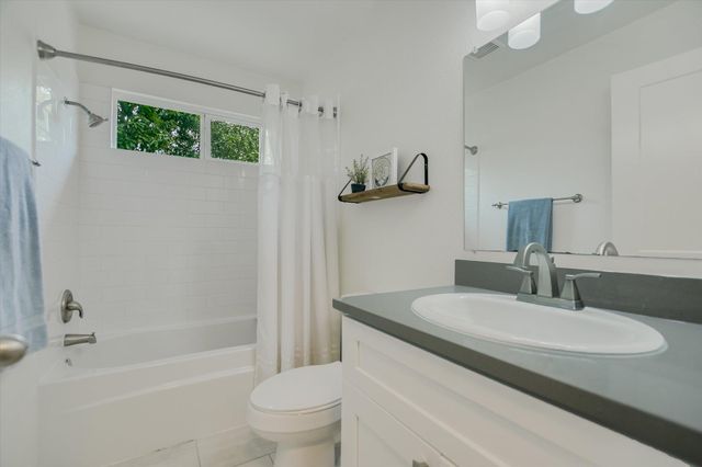 8349 Alvin High LN, Austin, TX 78729