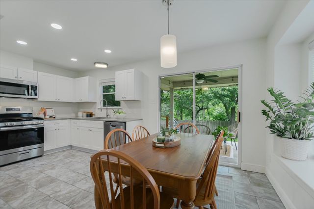 8349 Alvin High LN, Austin, TX 78729