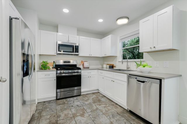 8349 Alvin High LN, Austin, TX 78729