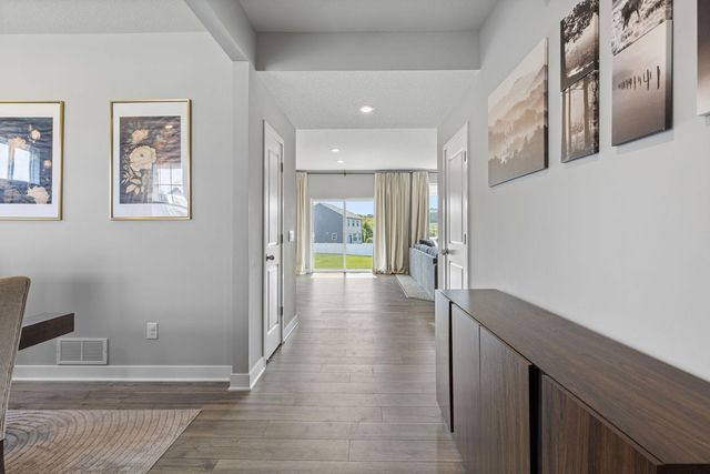 18203 Hideaway Trail, Lakeville, MN 55044