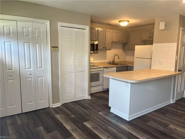 3434 Clover RD, Chesapeake, VA 23321