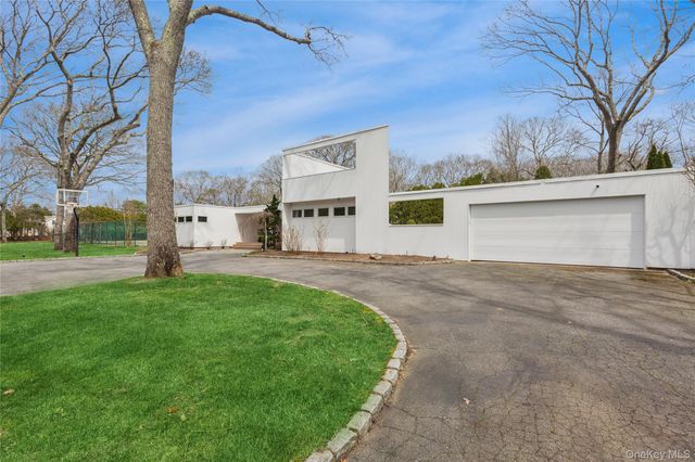 2 Acorn Path, Quogue, NY 11942