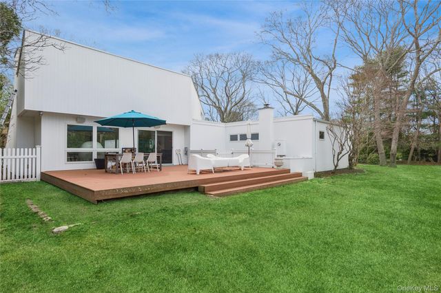 2 Acorn Path, Quogue, NY 11942
