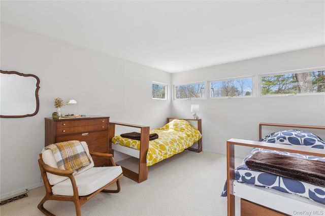 2 Acorn Path, Quogue, NY 11942