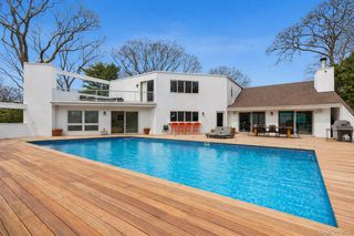 2 Acorn Path, Quogue, NY 11942