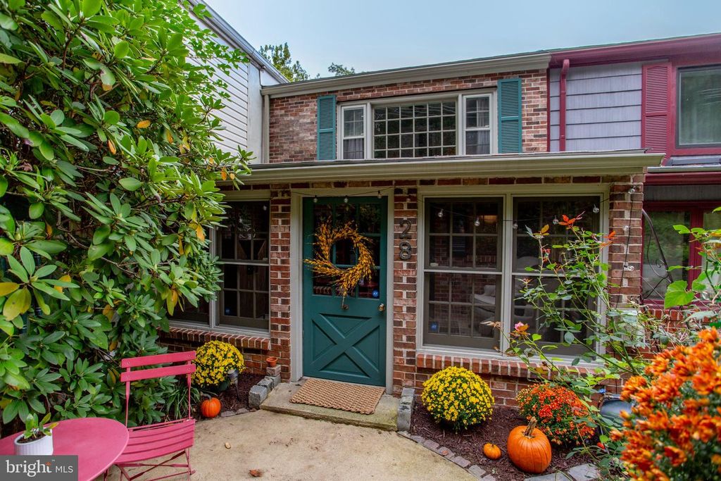28 BRUNSWICK AVE, LAMBERTVILLE, NJ 08530 — exterior