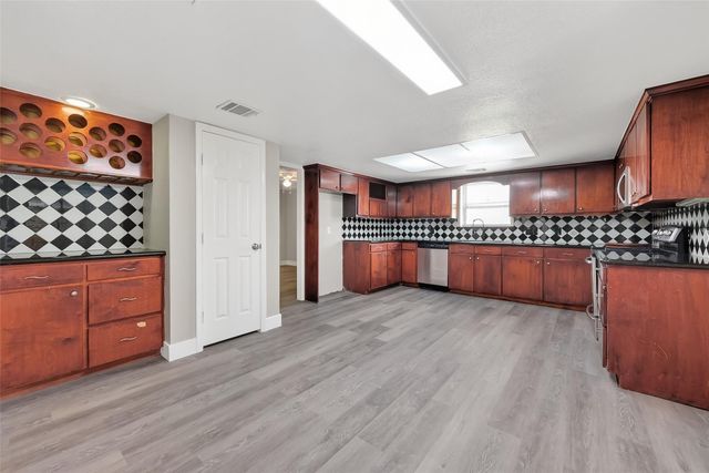 4002 Cedar Ridge Ct, Houston, TX 77082