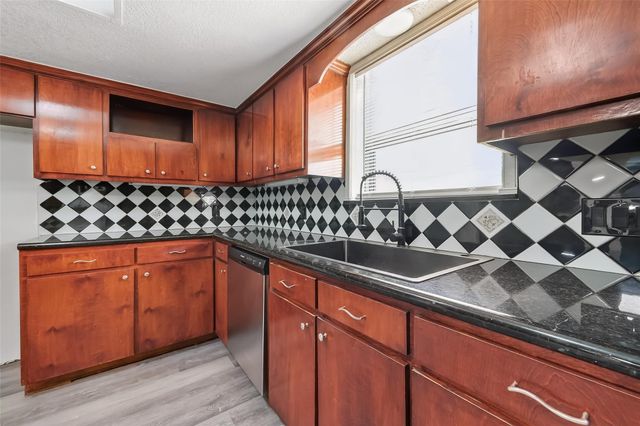 4002 Cedar Ridge Ct, Houston, TX 77082