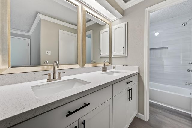 4002 Cedar Ridge Ct, Houston, TX 77082