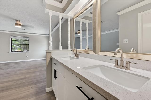 4002 Cedar Ridge Ct, Houston, TX 77082