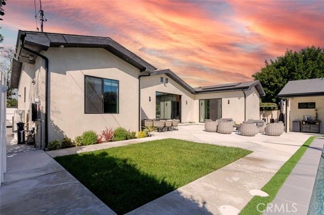 7714 Lasaine Avenue, Northridge (los Angeles), CA 91325