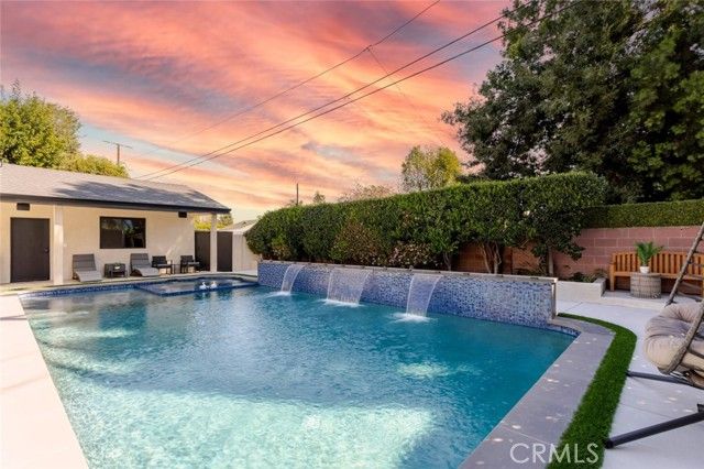 7714 Lasaine Avenue, Northridge (los Angeles), CA 91325