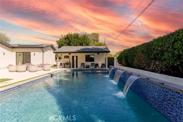 7714 Lasaine Avenue, Northridge (los Angeles), CA 91325