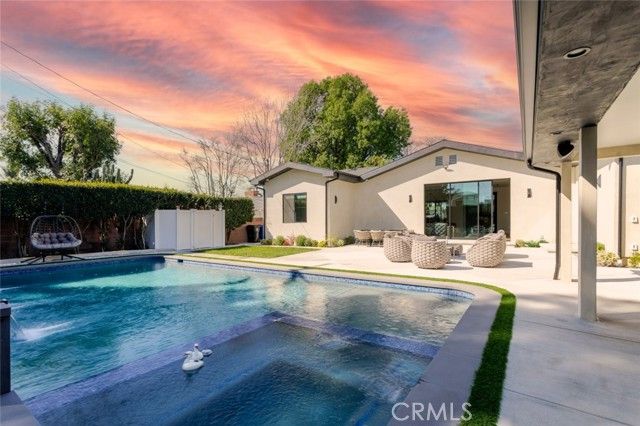 7714 Lasaine Avenue, Northridge (los Angeles), CA 91325