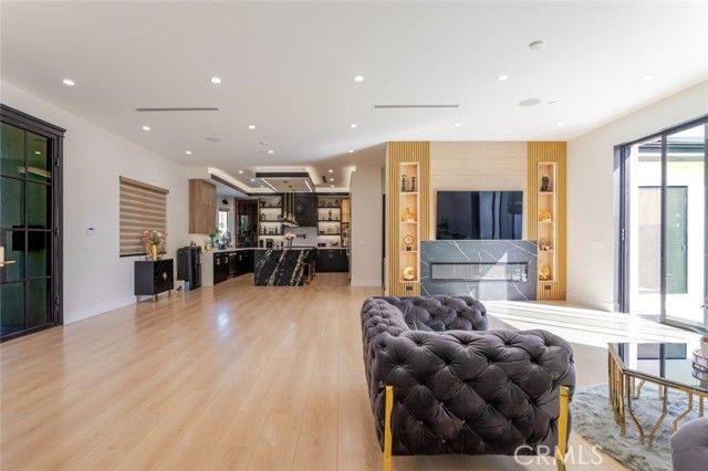 7714 Lasaine Avenue, Northridge (los Angeles), CA 91325