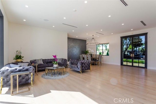 7714 Lasaine Avenue, Northridge (los Angeles), CA 91325