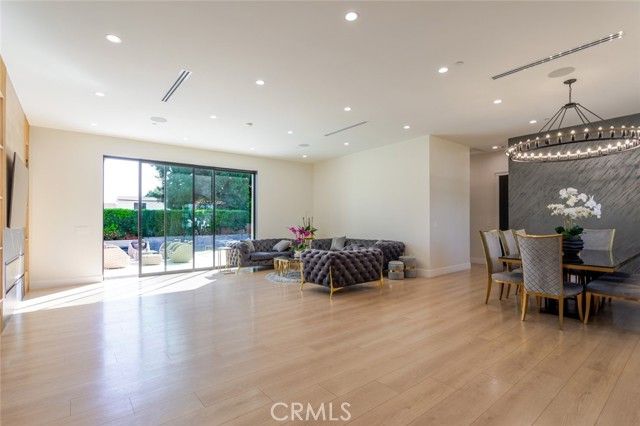 7714 Lasaine Avenue, Northridge (los Angeles), CA 91325