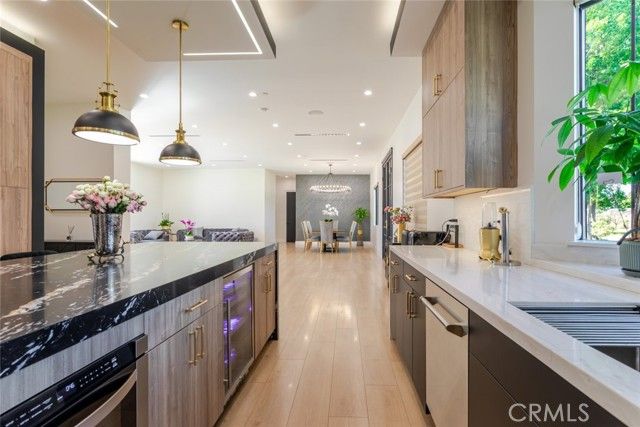 7714 Lasaine Avenue, Northridge (los Angeles), CA 91325