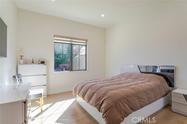 7714 Lasaine Avenue, Northridge (los Angeles), CA 91325